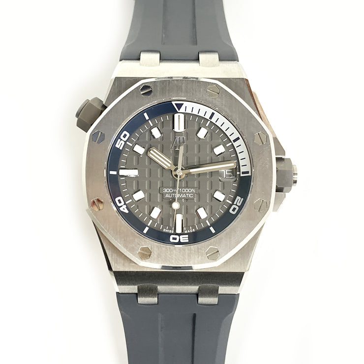 Pre-owned ROYAL OAK OFFSHORE DIVER SLATE GREY DIAL 15720ST.OO.A009CA.01 with original box & cards like new