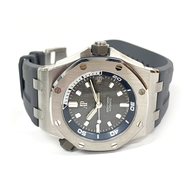 Pre-owned ROYAL OAK OFFSHORE DIVER SLATE GREY DIAL 15720ST.OO.A009CA.01 with original box & cards like new