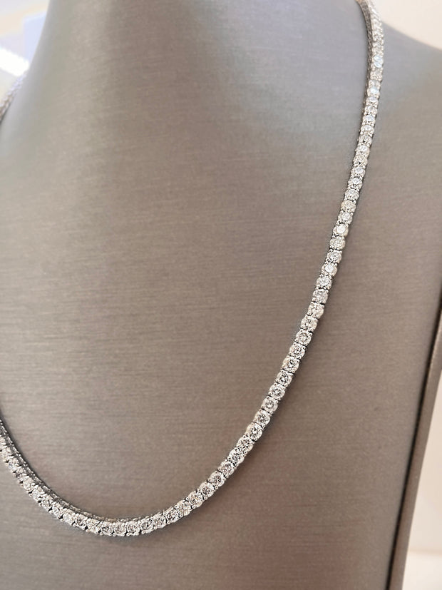 Diamond necklace app. 15.35 CTW Round Brilliant diamonds in 14K White Gold