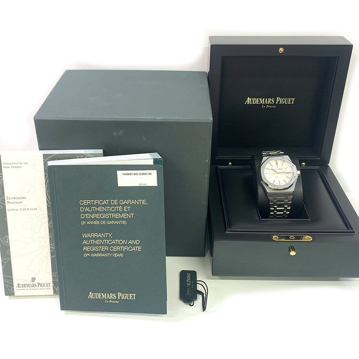 PRE-OWNED AUDEMARS PIGUET ROYAL OAK 41MM SILVER DIAL 15400ST.OO.1220ST.02 STEEL BRACELET ORIGINAL BOX&PAPERS