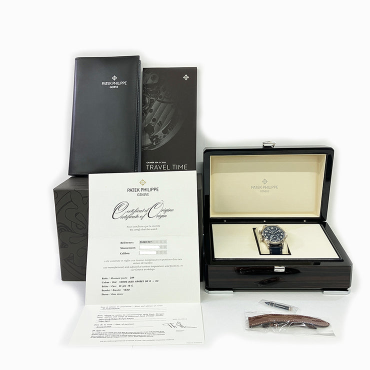 Pre-owned Patek Philippe Calatrava Pilot Travel Time 5524G-001 blue dial with original box & papers