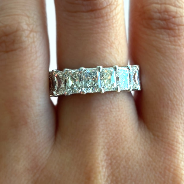 Natural 9.0ctw radiant cut diamonds set in Platinum ring Infinite band