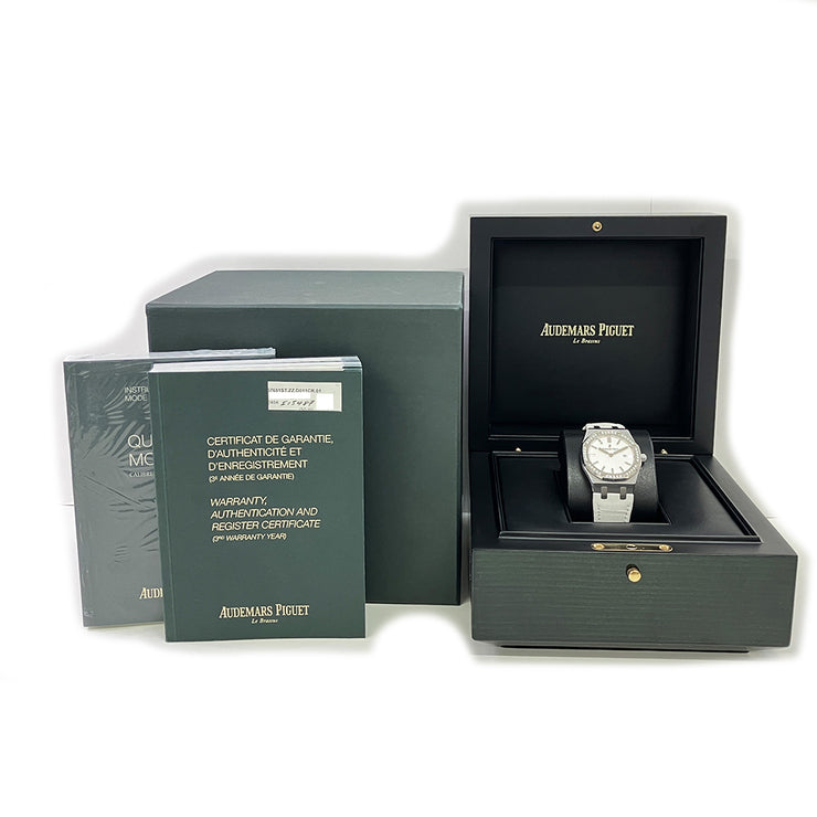 Pre-owned Audemars Piguet Royal Oak 67651ST.ZZ.DO11CR.01 silver dial with original box & papers