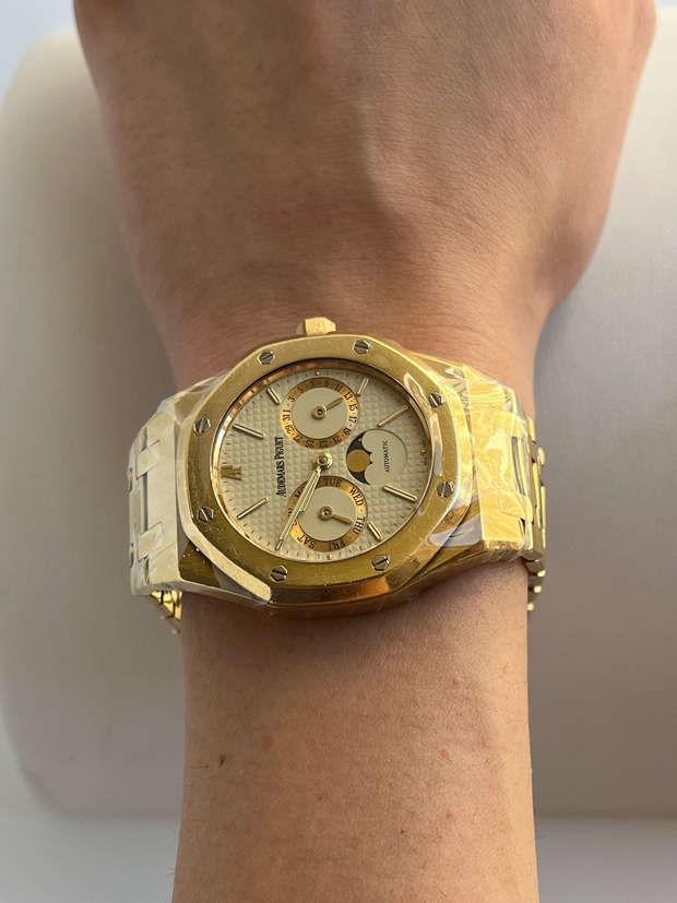 Audemars Piguet Royal Oak Moonphase
Collector's dream in 18K gold with full day, date & moonphase display—fresh from AP service.

