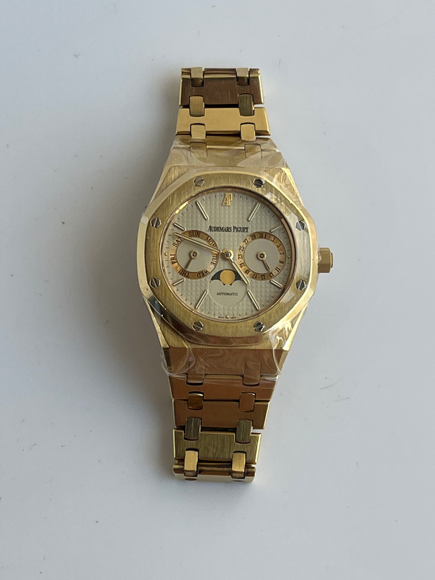 Audemars Piguet Royal Oak Day-Date Moonphase in 18K Gold – 36mm
Iconic Swiss luxury with moonphase complications, recently serviced, complete with box & papers.