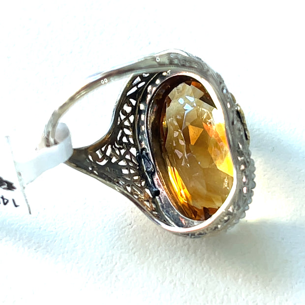 Collectible Vintage Ring with Citrine and Pearls –
A radiant centerpiece perfect for lovers of antique elegance.