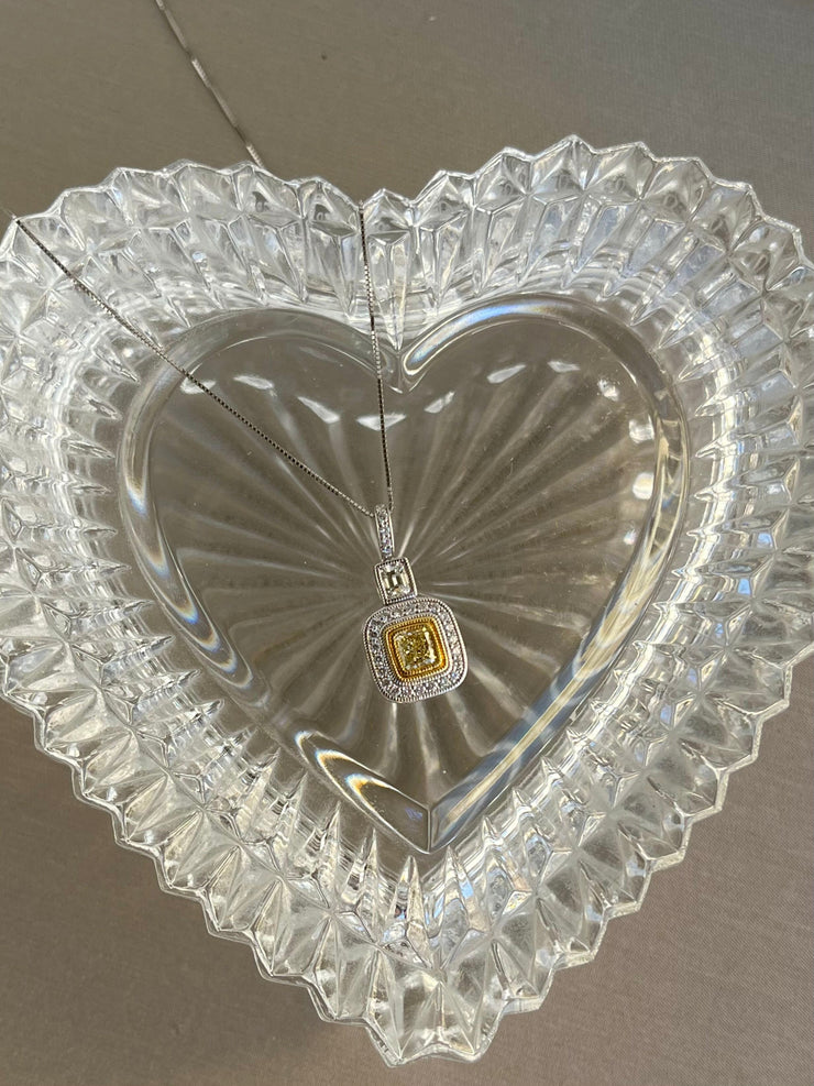 A closser look at the vibrant yellow diamond pendant.