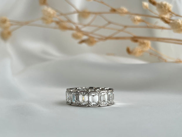 14ct Emerald-Cut Diamond Eternity Band in Platinum