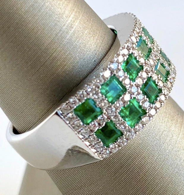 A closer detailed view of the rich green emeralds.