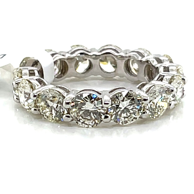 7.05 carats total weight of round brilliant cut diamonds.