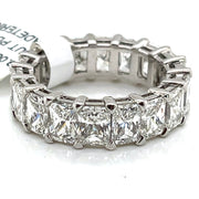 Captured from the side, this angle emphasizes the shared prong setting and the substantial height and structure of the platinum band. The profile view illustrates both the strength and delicacy of the design.