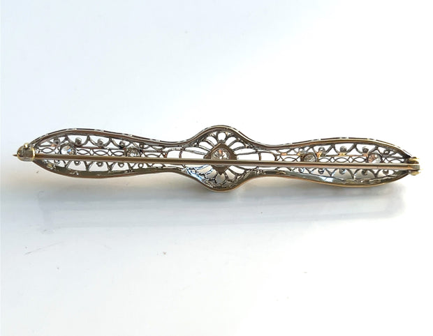 14K White Gold Antique Brooch with Diamonds
A collectible piece of understated sophistication and vintage charm.