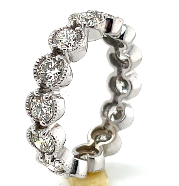 A closer look at the natural round brilliant diamonds set in both prong and bezel settings.