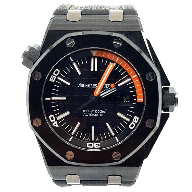 A close look at the Royal Oak diver watch details.