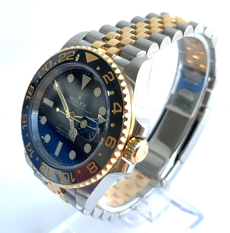 A look at the side of ROLEX GMT-MASTER II 126713GRNR.