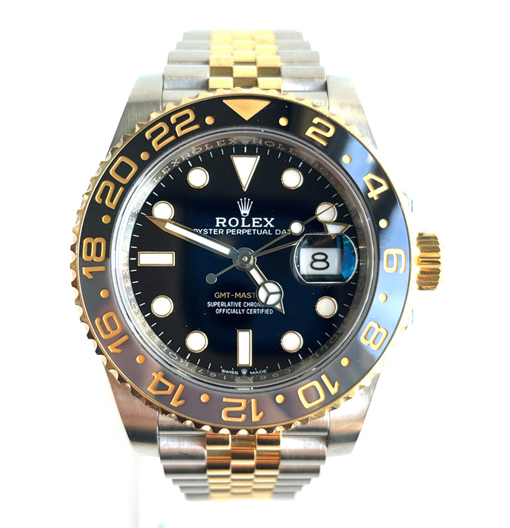 A front picture details the bold look of the ROLEX GMT-MASTER II 126713GRNR.
