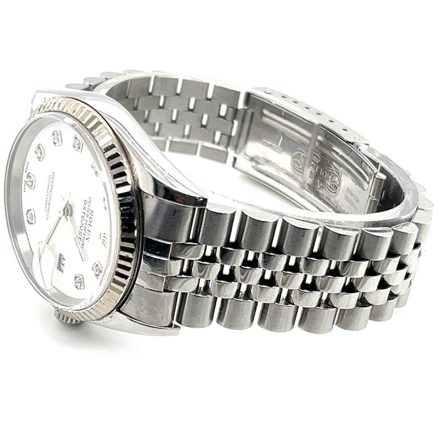 Shown here on it's side showcasing the classic jubilee bracelet.