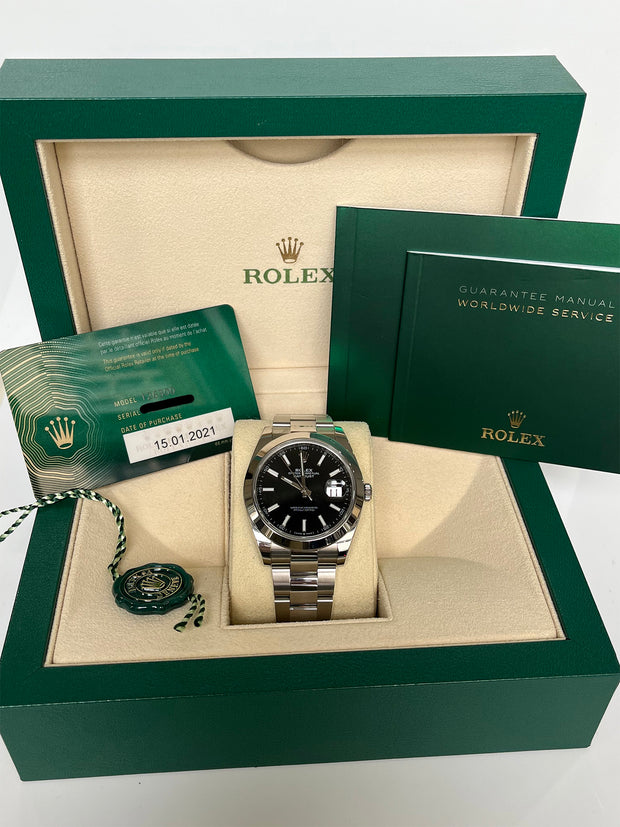 Shown in detail here it=s the complete set with original box and papers.