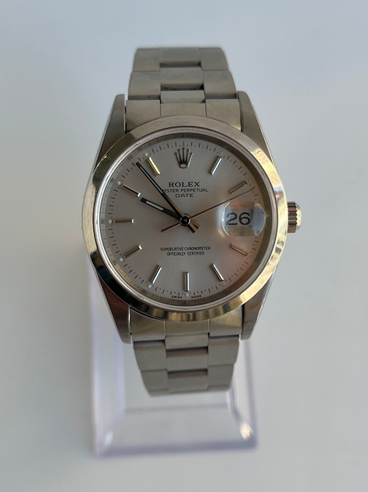 34mm stainless steel Oyster case, showcasing clean lines and timeless proportions.