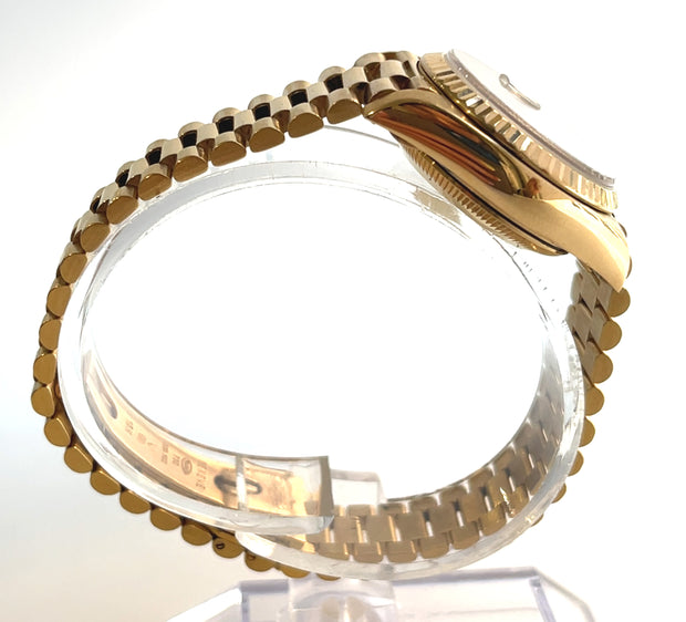 A view of the bracelet and case.