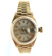 A front view showcasing the oyster bezel and champagne dial.
