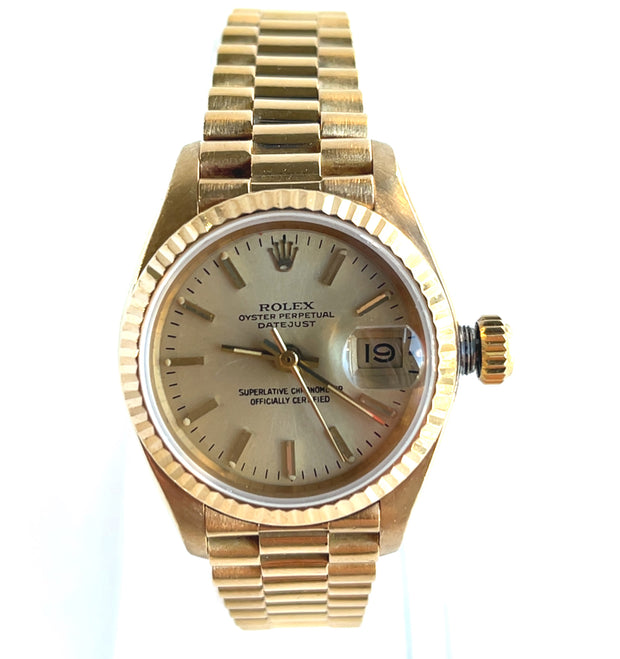 A front view showcasing the oyster bezel and champagne dial.