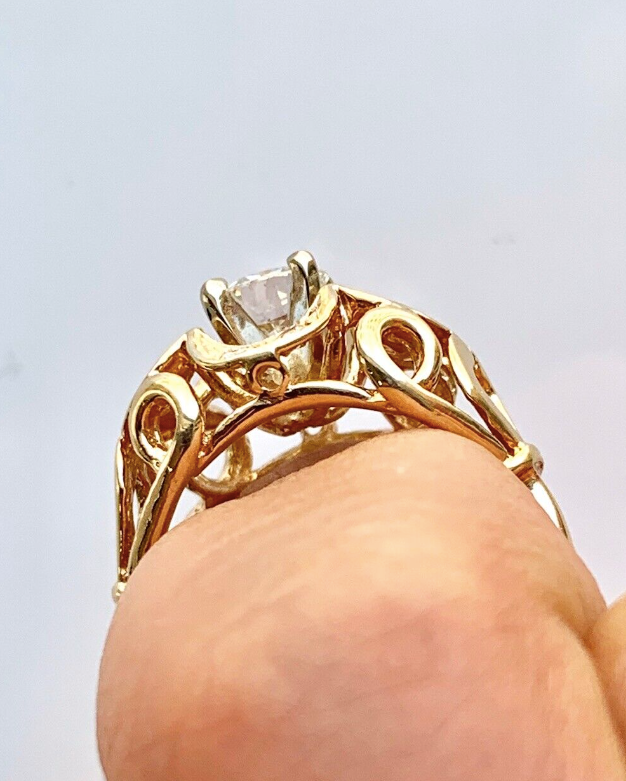 Vintage Crown-Set Diamond Ring – 0.50ct Center, Size 5
Classic beauty meets vintage craftsmanship in this stunning yellow gold setting.