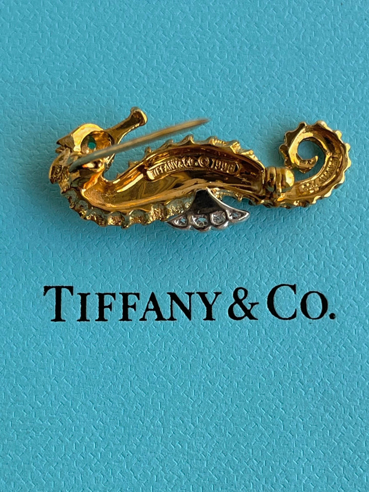 A clear view of the back of brooch with halmark, year of production and gold purity.