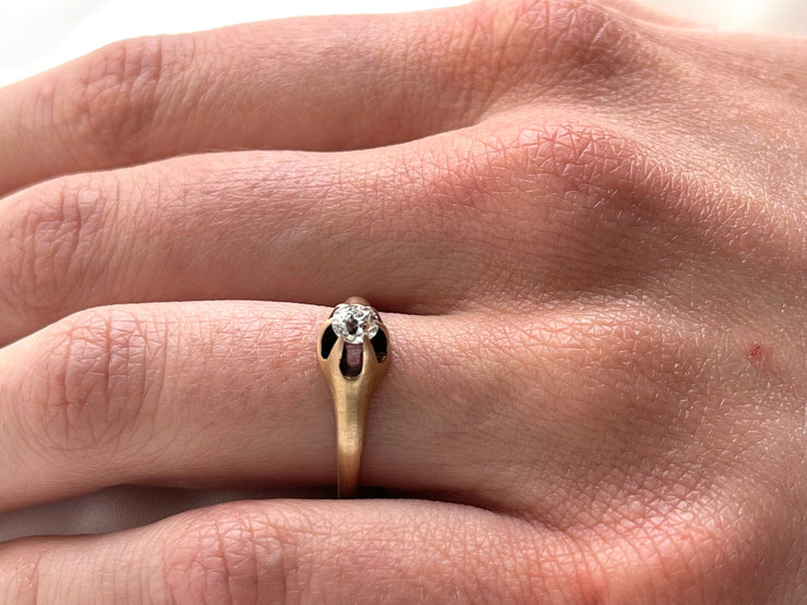 Worn on hand to show the diamond’s presence and the ring’s elegant, timeless proportions.