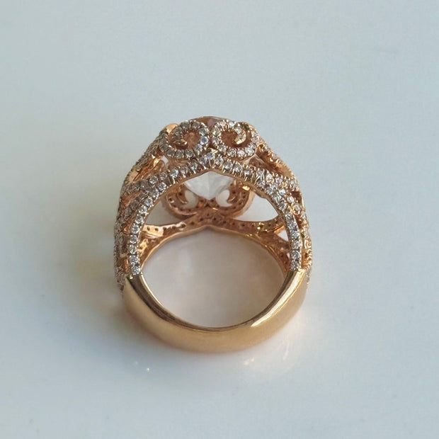Top view of Luxury oval Morganite and diamond ring 