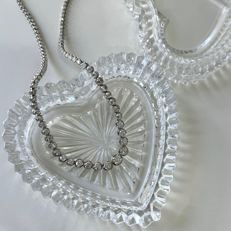 Graduated Natural Diamonds Necklace Set in 18K White Gold