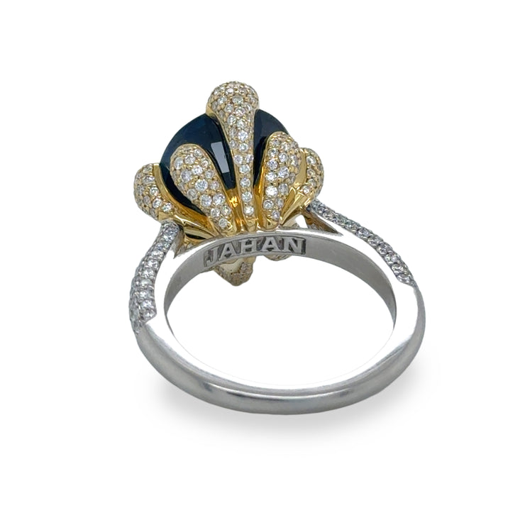 Gorgeous two tonme detailing with pave set diamonds.