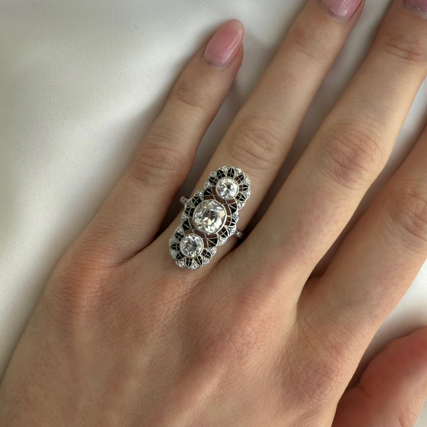 Once worn to glamorous evening events, dinner rings were designed to make a statement—symbolizing independence and style. A rare and timeless heirloom for vintage jewelry lovers.