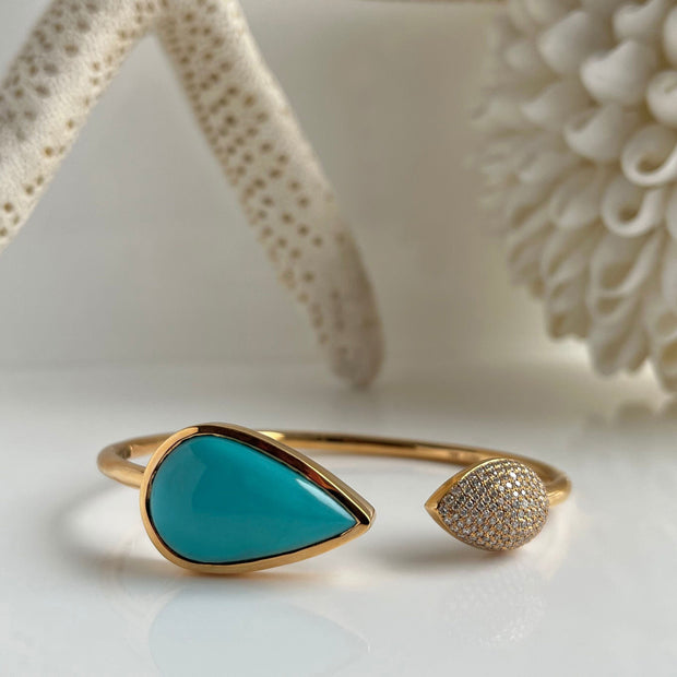 18K yellow gold bangle with pear-shaped 16.68 carat turquoise and pavé-set round diamonds
