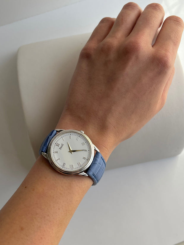 Piaget Gouverneur shown on model.