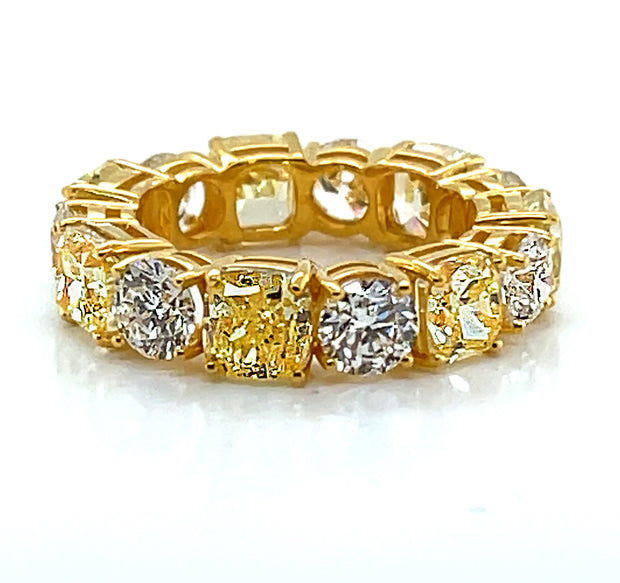 6.38 carats total weight of cushion-cut natural Fancy Yellow diamonds with
3.00 carats total weight of natural white round brilliant-cut diamonds.