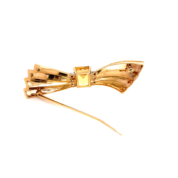 Citrine & Diamond Bow Brooch – Vintage 14K Gold
Graceful and timeless, this brooch brings polished charm to any look.