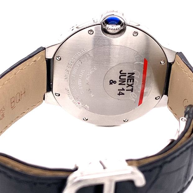A nice close up view of the clean caseback.