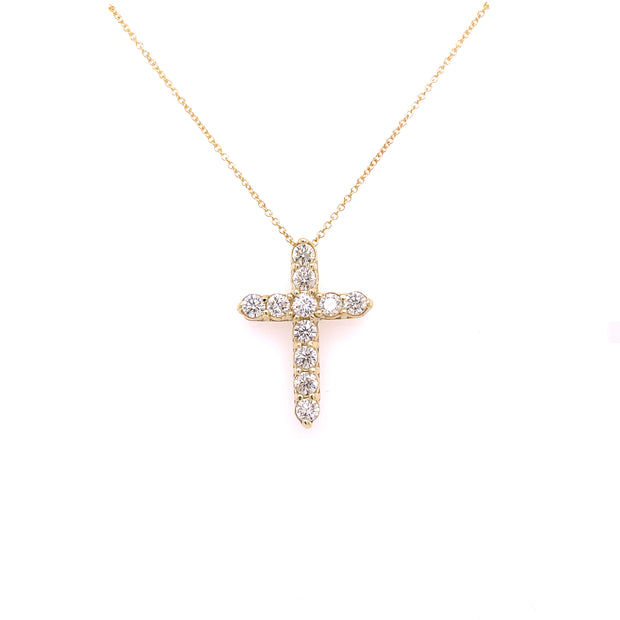 A closer look at the round brilliant diamonds expertly set in warm yellow gold.