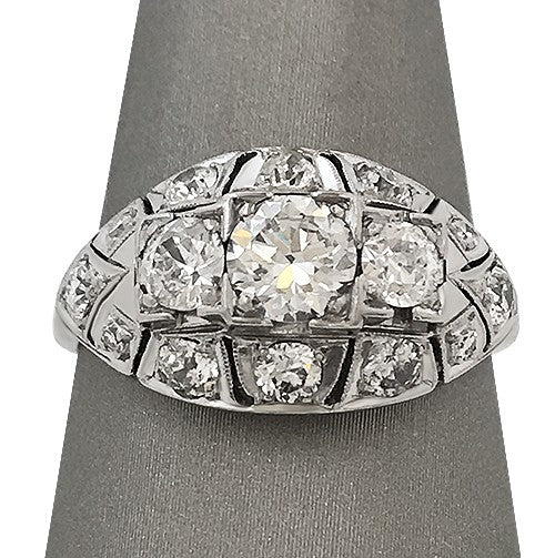A timeless deco diamond design