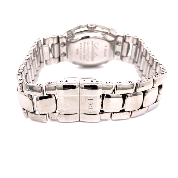 Branding detail at clasp and caseback.