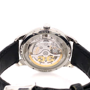 Inside beats the in-house automatic Caliber 39-52, a precise and reliable movement proudly displayed through the exhibition case back.