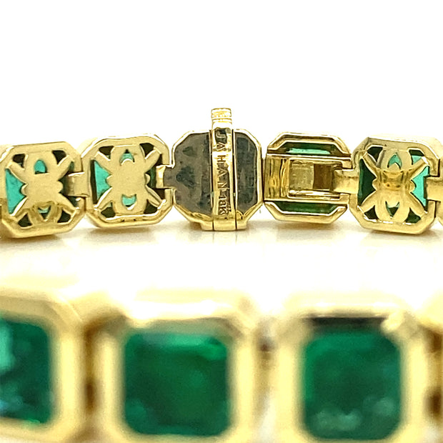 Emerald Bracelet set in 18k Yellow Gold