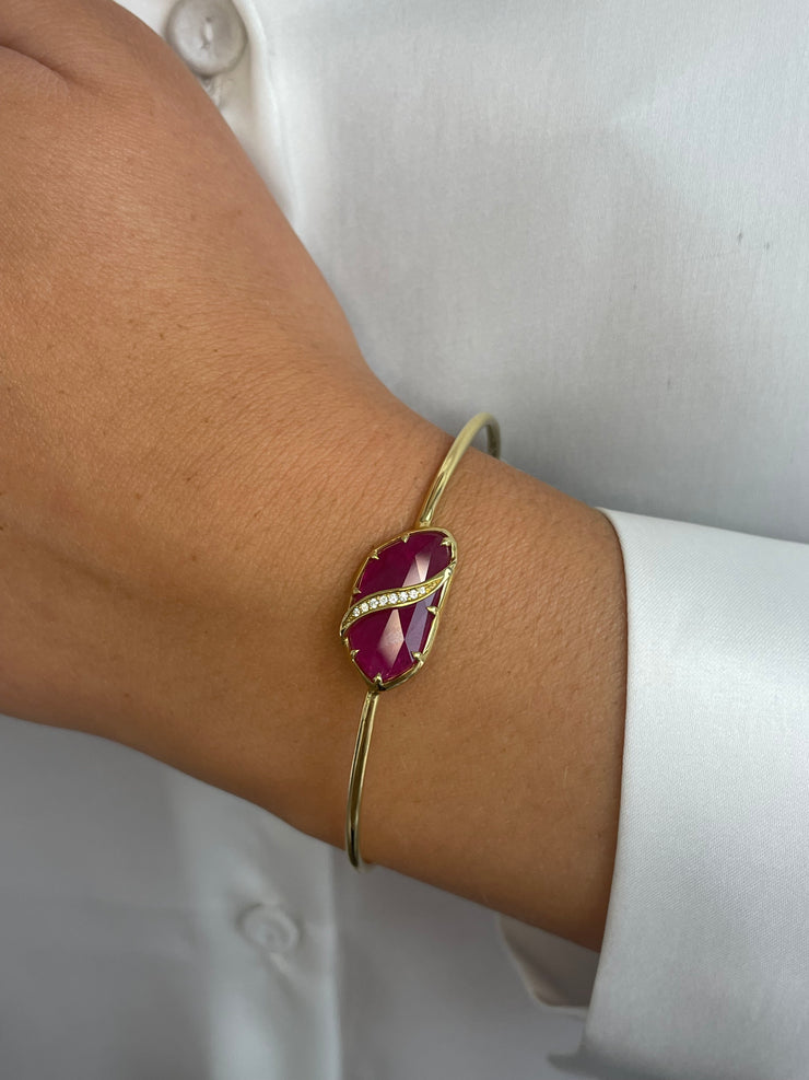 4.11 CT Sliced Ruby and 0.04 CTW Diamond Bangle set in 18 KYG