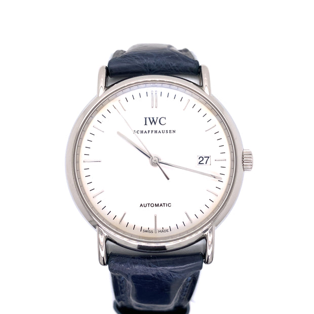 Details of the face and dial.