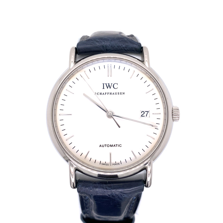 Details of the face and dial.