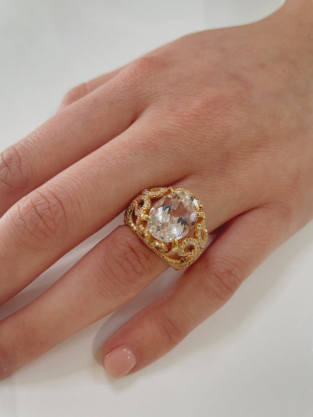 Intricate scrolled design in 18K rose gold for vintage-inspired elegance.