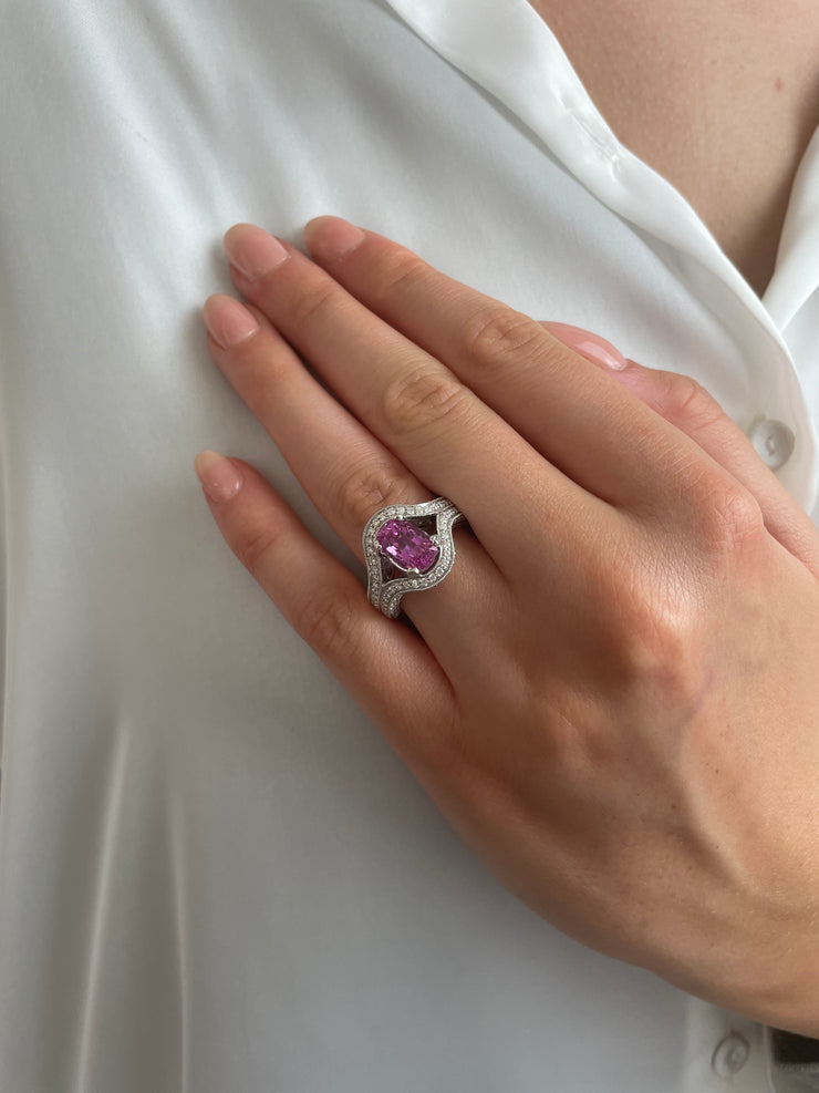 A striking luxury ring ideal for engagements, anniversaries, or heirloom collections.