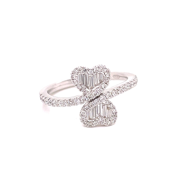 A close detailing of this double heart sweetheart ring.