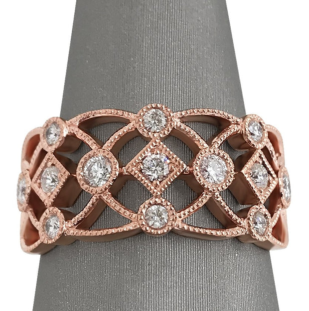 With 0.38 ctw Round Brilliant Cut Diamonds, elegant sparkle in a refined setting.
